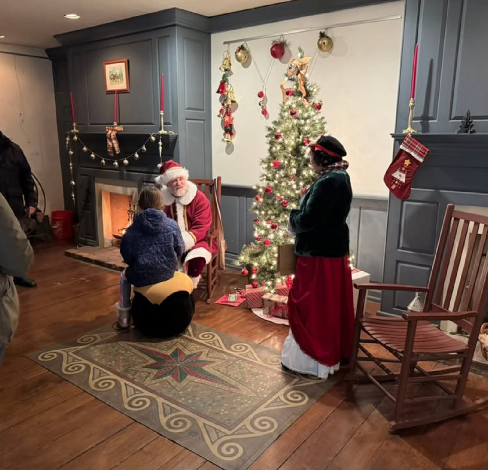 Christmas---santa-and-mrs-clause-1600x1541
